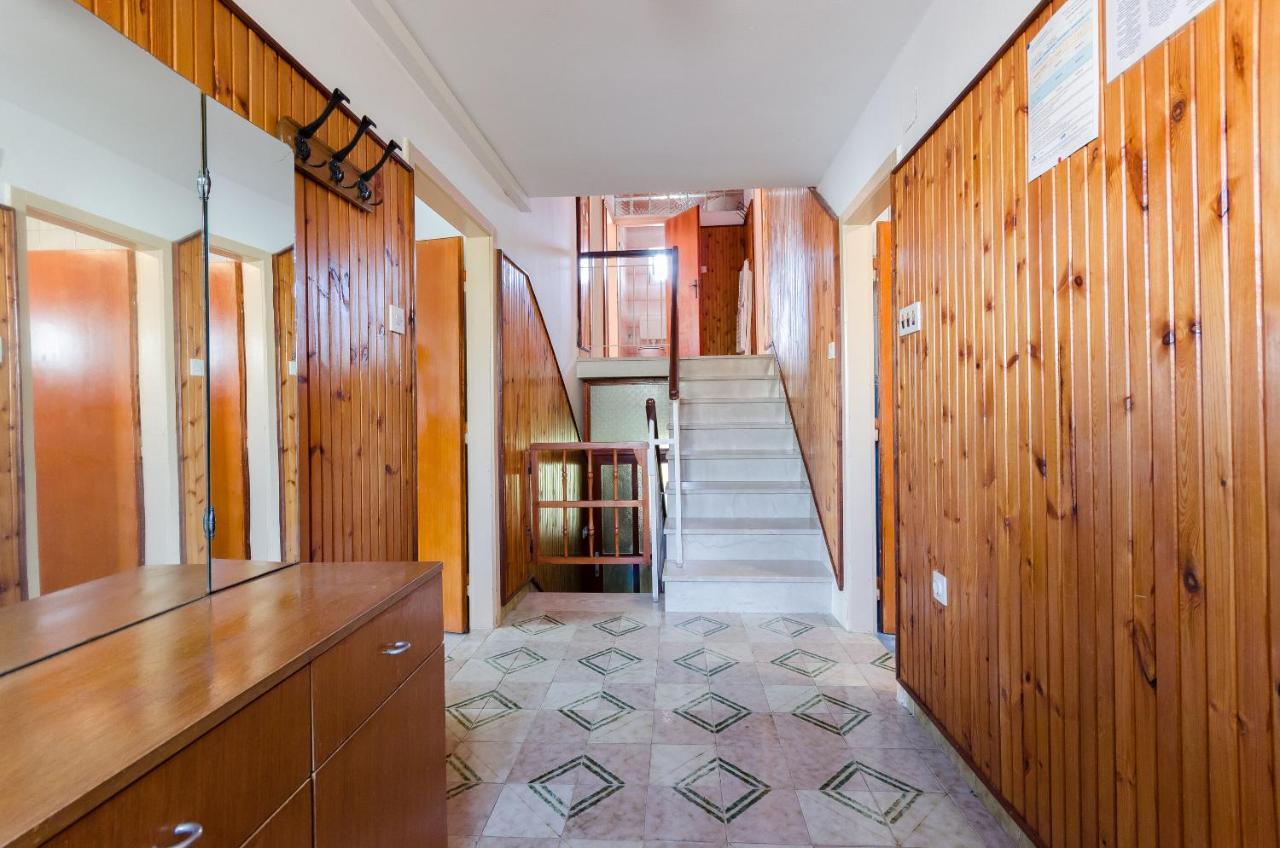 Anica F Apartamento Lopar